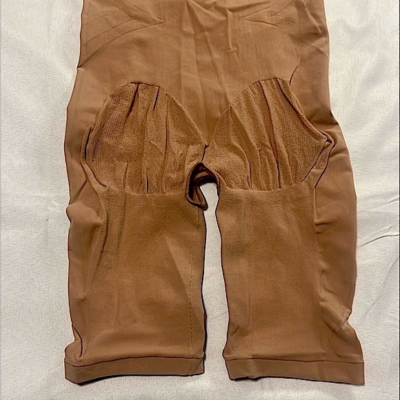 Leonisa INVISIBLE MID-THIGH BODY SHAPER COMFY CONTROL. Darker then a nude color - Picture 3 of 9